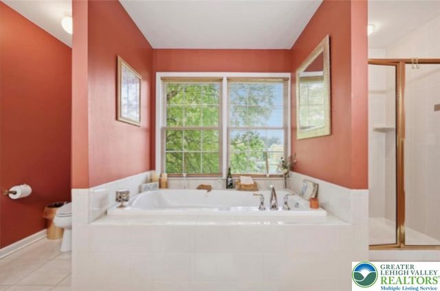 4559 Oakwood Lane, Lower Nazareth Twp, PA 18064