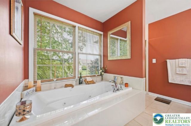 4559 Oakwood Lane, Lower Nazareth Twp, PA 18064