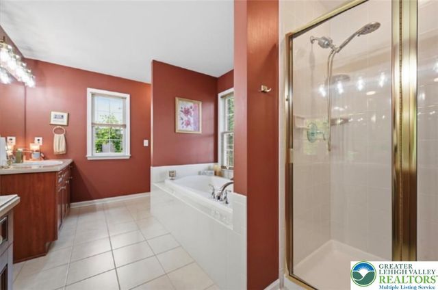 4559 Oakwood Lane, Lower Nazareth Twp, PA 18064
