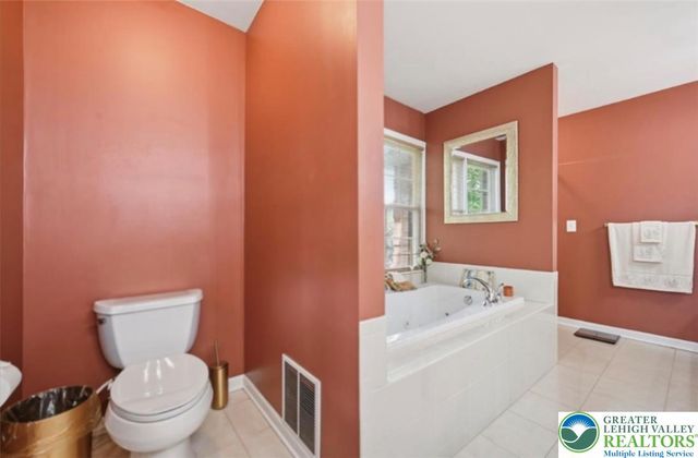 4559 Oakwood Lane, Lower Nazareth Twp, PA 18064