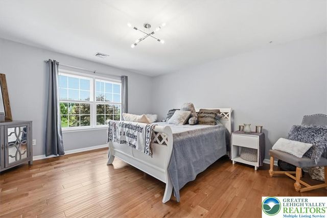 4559 Oakwood Lane, Lower Nazareth Twp, PA 18064