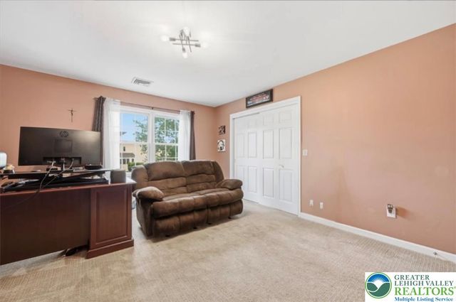 4559 Oakwood Lane, Lower Nazareth Twp, PA 18064