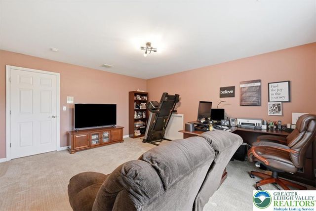 4559 Oakwood Lane, Lower Nazareth Twp, PA 18064