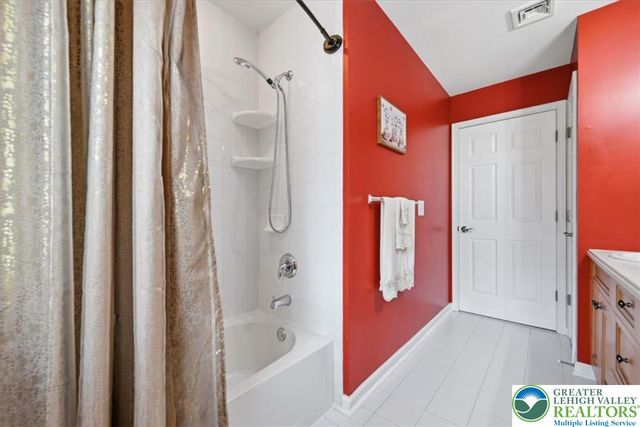 4559 Oakwood Lane, Lower Nazareth Twp, PA 18064
