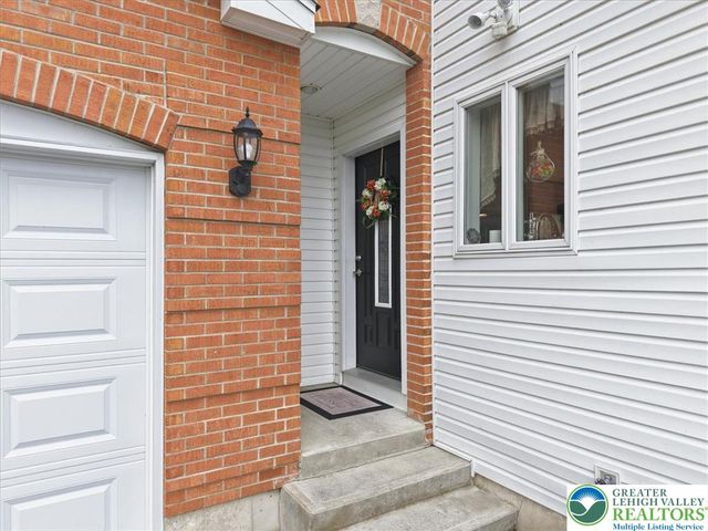 4559 Oakwood Lane, Lower Nazareth Twp, PA 18064