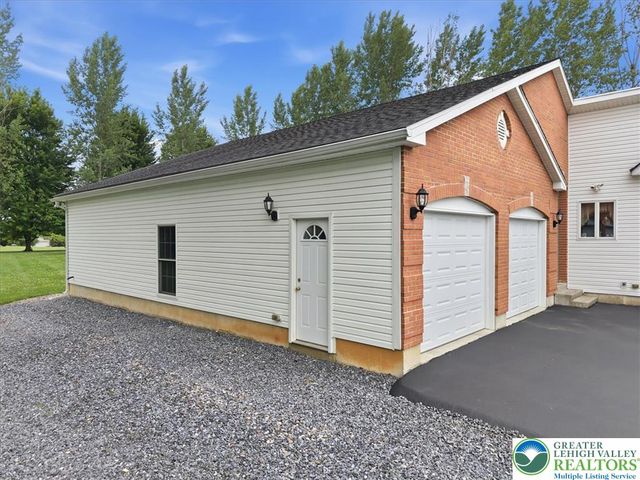 4559 Oakwood Lane, Lower Nazareth Twp, PA 18064