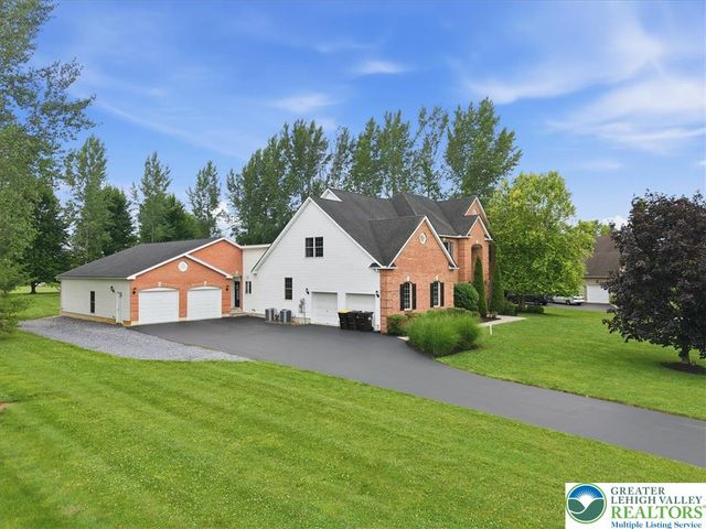 4559 Oakwood Lane, Lower Nazareth Twp, PA 18064