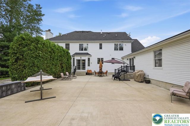 4559 Oakwood Lane, Lower Nazareth Twp, PA 18064