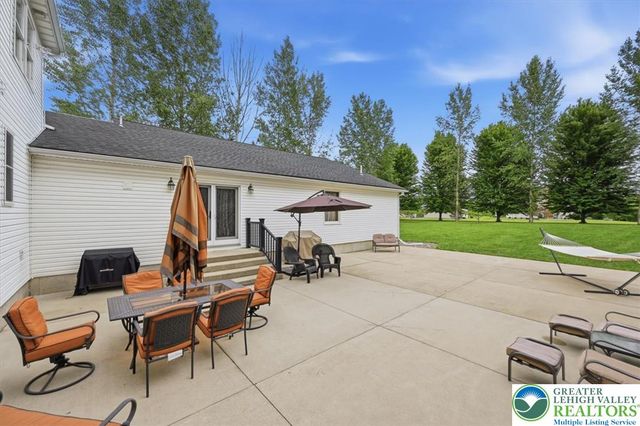 4559 Oakwood Lane, Lower Nazareth Twp, PA 18064