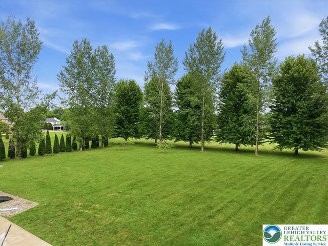 4559 Oakwood Lane, Lower Nazareth Twp, PA 18064