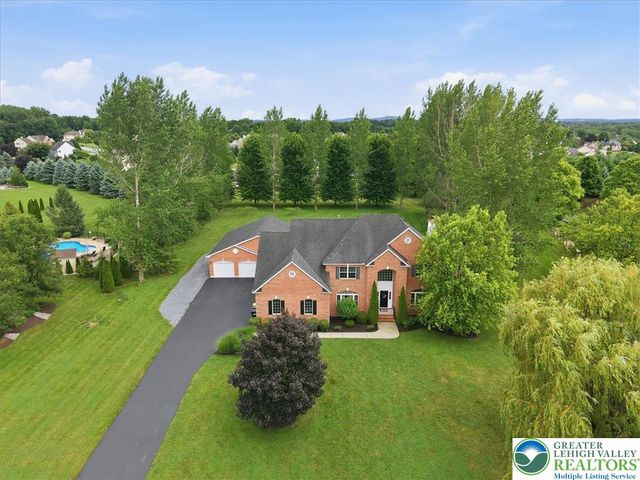 4559 Oakwood Lane, Lower Nazareth Twp, PA 18064