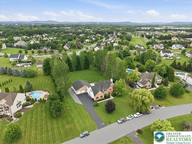 4559 Oakwood Lane, Lower Nazareth Twp, PA 18064