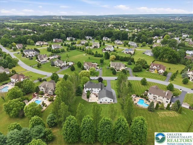 4559 Oakwood Lane, Lower Nazareth Twp, PA 18064