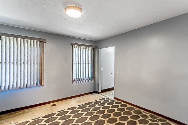 900 McArthur Drive, Girard, OH 44420