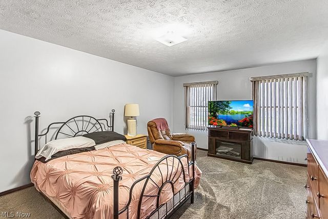 900 McArthur Drive, Girard, OH 44420