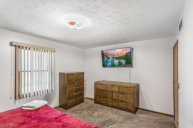 900 McArthur Drive, Girard, OH 44420