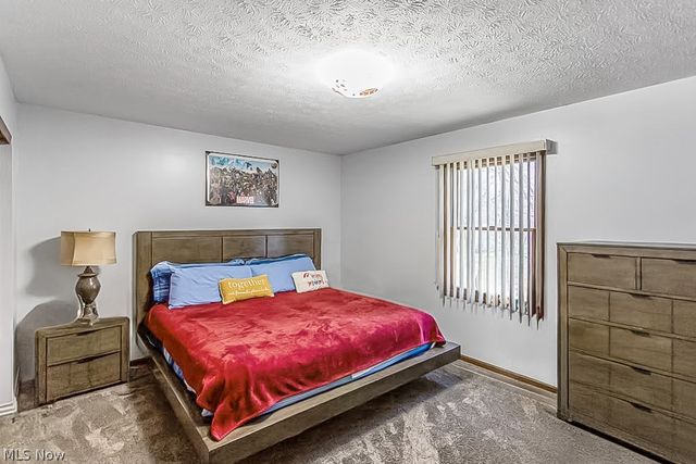 900 McArthur Drive, Girard, OH 44420