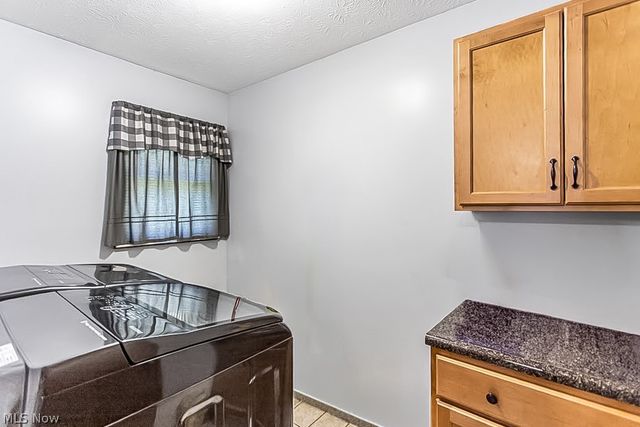 900 McArthur Drive, Girard, OH 44420