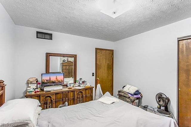 900 McArthur Drive, Girard, OH 44420