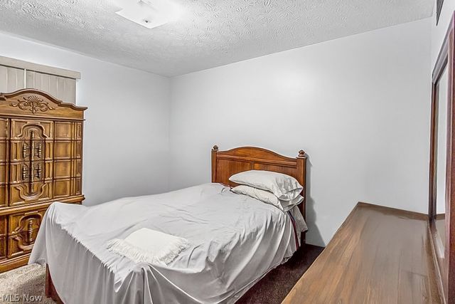 900 McArthur Drive, Girard, OH 44420
