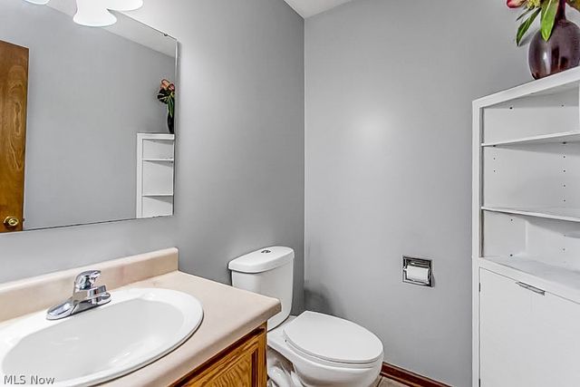 900 McArthur Drive, Girard, OH 44420