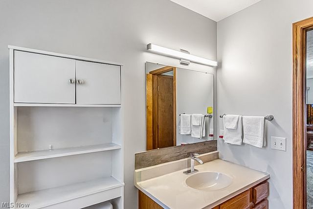 900 McArthur Drive, Girard, OH 44420