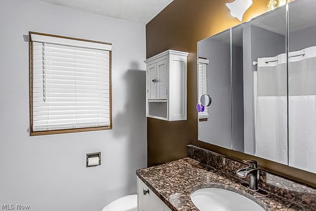 900 McArthur Drive, Girard, OH 44420