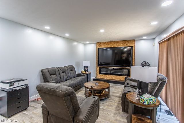 900 McArthur Drive, Girard, OH 44420