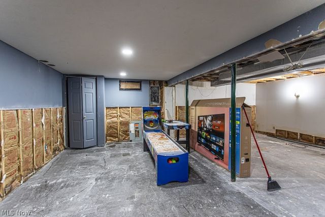 900 McArthur Drive, Girard, OH 44420