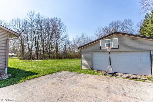 900 McArthur Drive, Girard, OH 44420