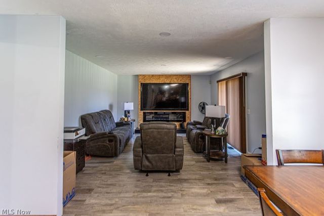 900 McArthur Drive, Girard, OH 44420