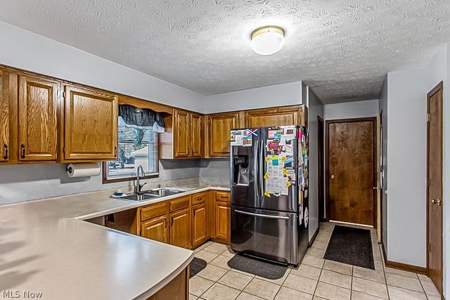 900 McArthur Drive, Girard, OH 44420