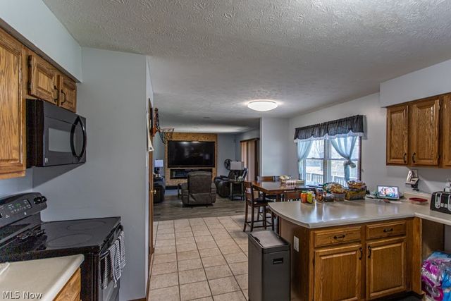 900 McArthur Drive, Girard, OH 44420