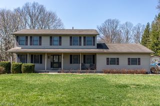 900 McArthur Drive, Girard, OH 44420