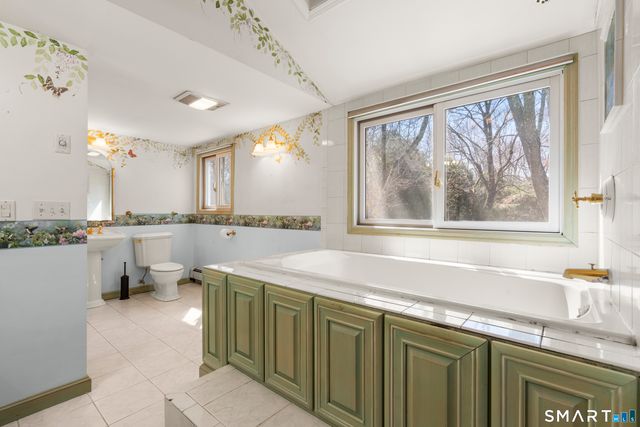 835 Monroe Turnpike, Monroe, CT 06468