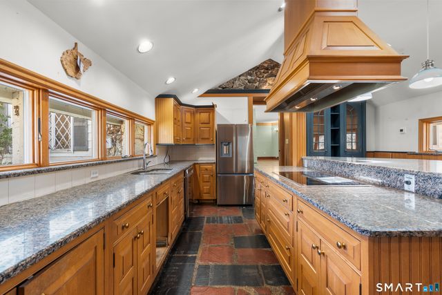 835 Monroe Turnpike, Monroe, CT 06468