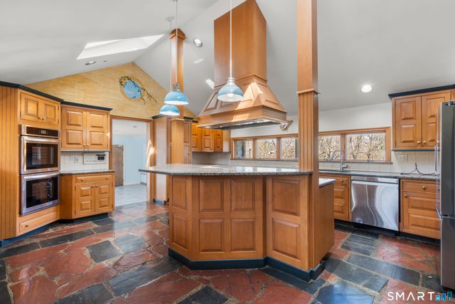 835 Monroe Turnpike, Monroe, CT 06468