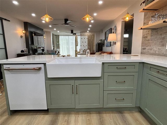 3700 Oaks Clubhouse Drive 103, Pompano Beach, FL 33069