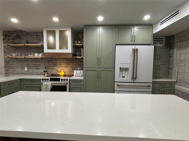 3700 Oaks Clubhouse Drive 103, Pompano Beach, FL 33069