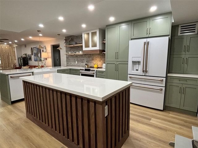 3700 Oaks Clubhouse Drive 103, Pompano Beach, FL 33069