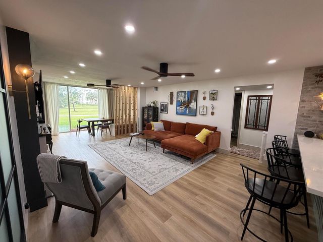 3700 Oaks Clubhouse Drive 103, Pompano Beach, FL 33069