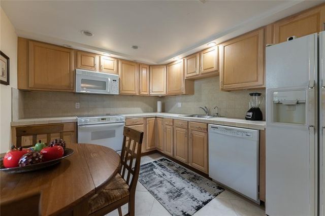 3700 Oaks Clubhouse Drive 103, Pompano Beach, FL 33069