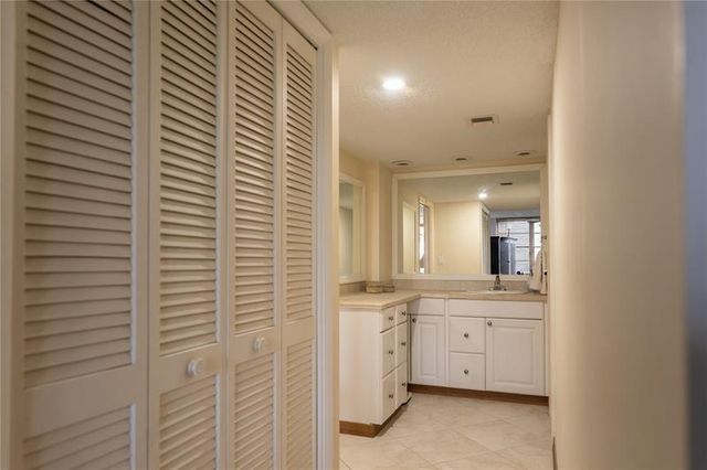 3700 Oaks Clubhouse Drive 103, Pompano Beach, FL 33069