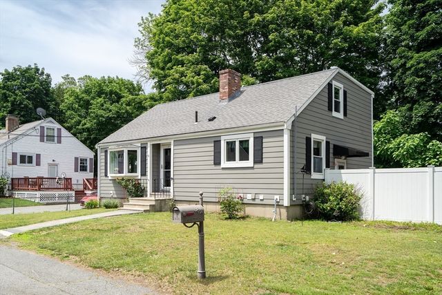 6 Fairview Ter, Woburn, MA 01801