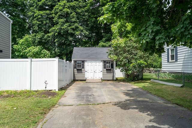 6 Fairview Ter, Woburn, MA 01801