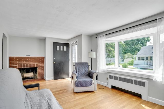 6 Fairview Ter, Woburn, MA 01801