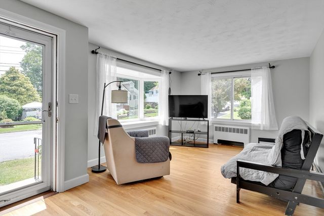 6 Fairview Ter, Woburn, MA 01801