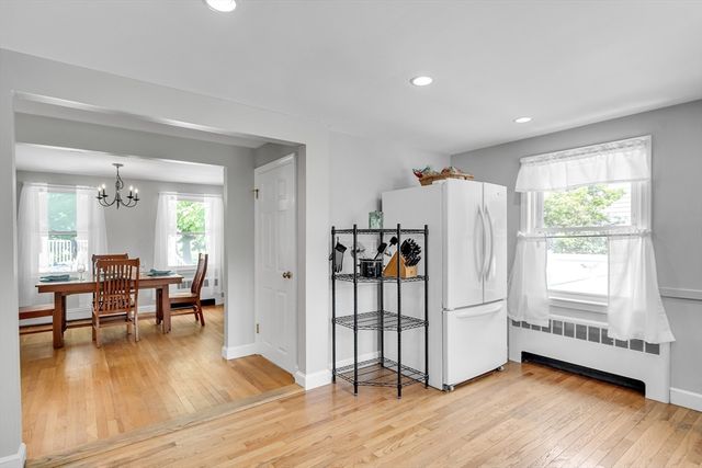 6 Fairview Ter, Woburn, MA 01801