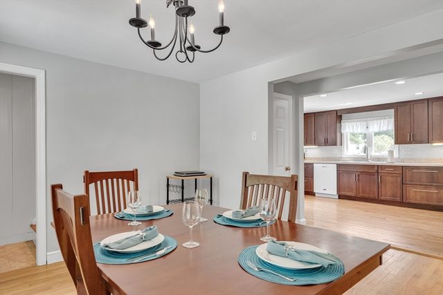 6 Fairview Ter, Woburn, MA 01801