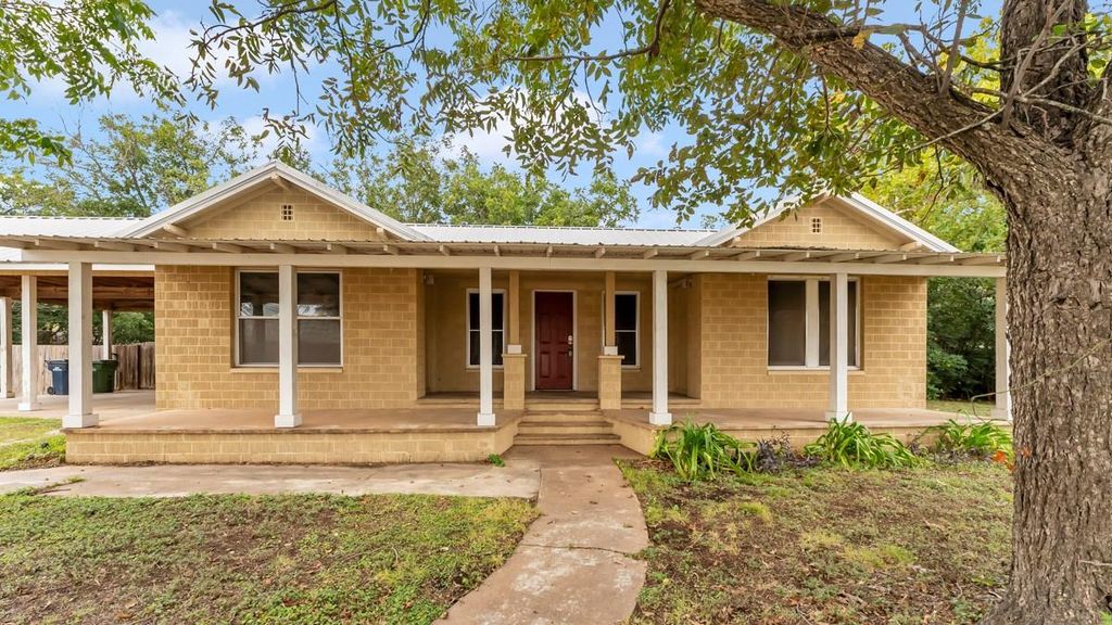 406 E Graves ST, Burnet, TX 78611